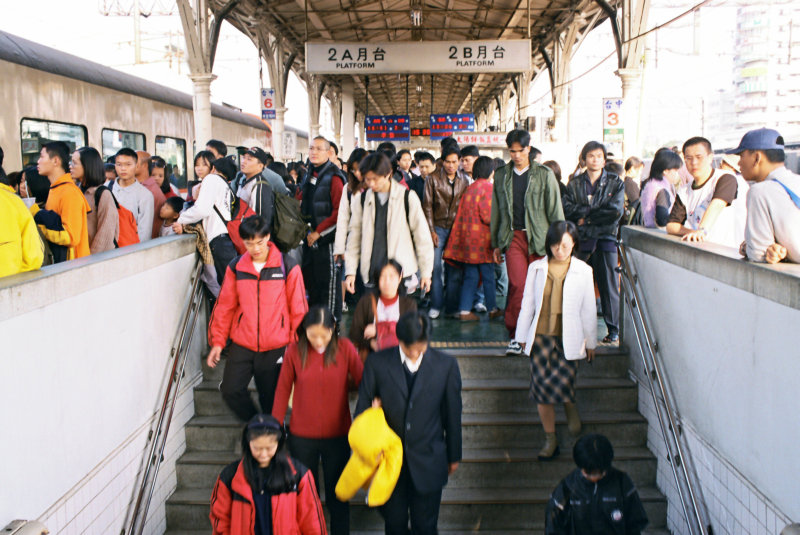台灣鐵路旅遊攝影台中火車站月台旅客2002年之前攝影照片42